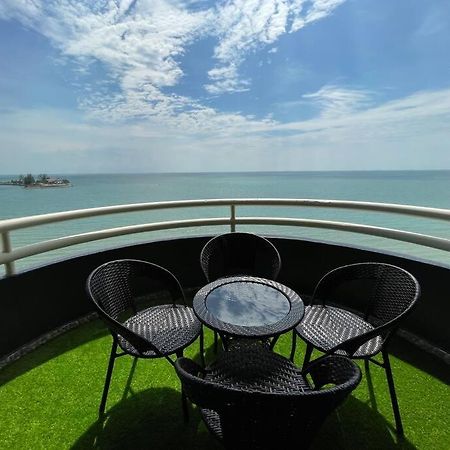 Апартаменты The Arena Tanjung Tuan Порт-Диксон Экстерьер фото