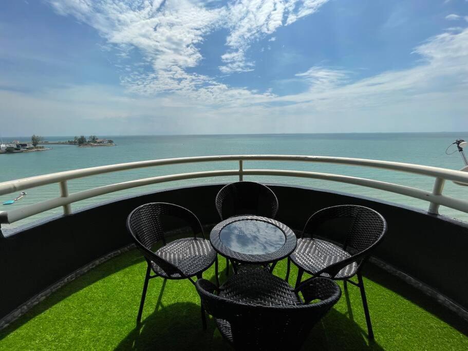 Апартаменты The Arena Tanjung Tuan Порт-Диксон Экстерьер фото
