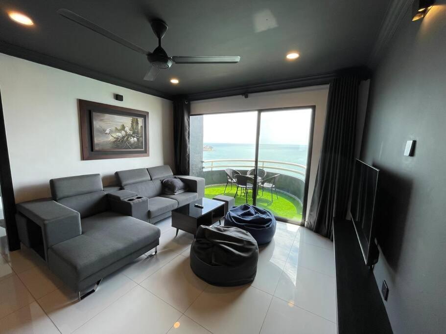 Апартаменты The Arena Tanjung Tuan Порт-Диксон Экстерьер фото