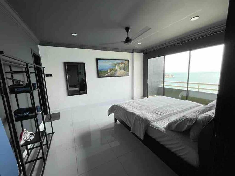 Апартаменты The Arena Tanjung Tuan Порт-Диксон Экстерьер фото