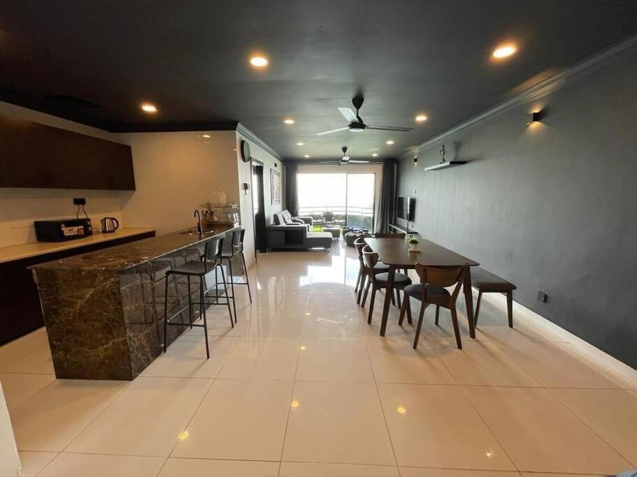 Апартаменты The Arena Tanjung Tuan Порт-Диксон Экстерьер фото