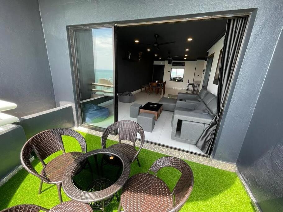 Апартаменты The Arena Tanjung Tuan Порт-Диксон Экстерьер фото