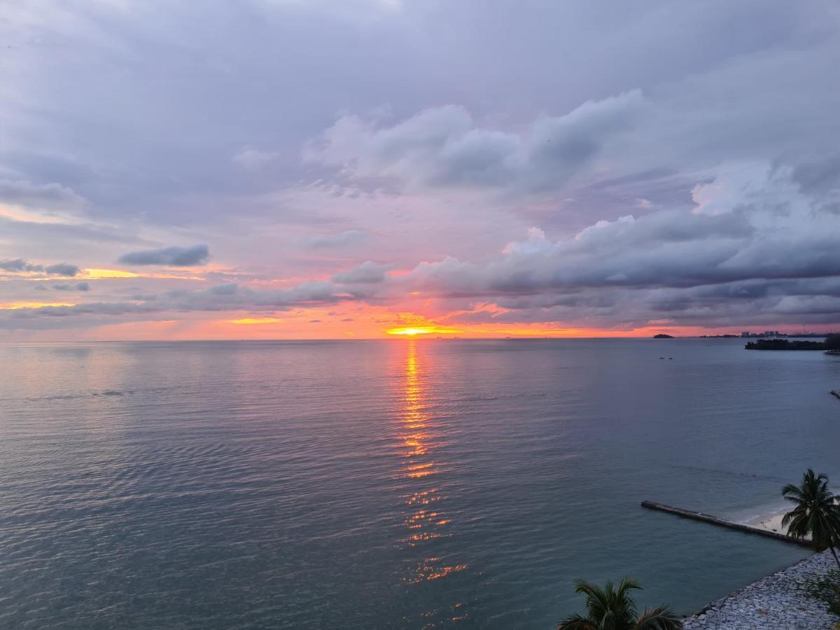 Апартаменты The Arena Tanjung Tuan Порт-Диксон Экстерьер фото